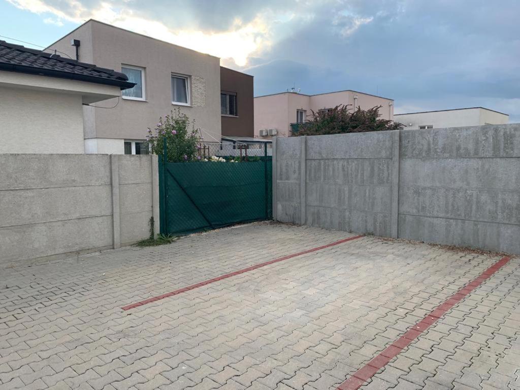 RovinkaModern 2 Bed House Near Bratislava With Parkingアパートメント エクステリア 写真